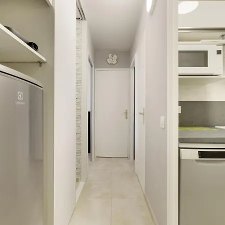 Apartamento Les Jardins Du Port-8 By Interhome *