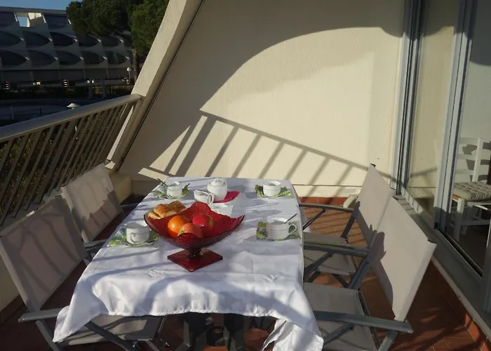 Διαμέρισμα Les Jardins Du Port-8 By Interhome